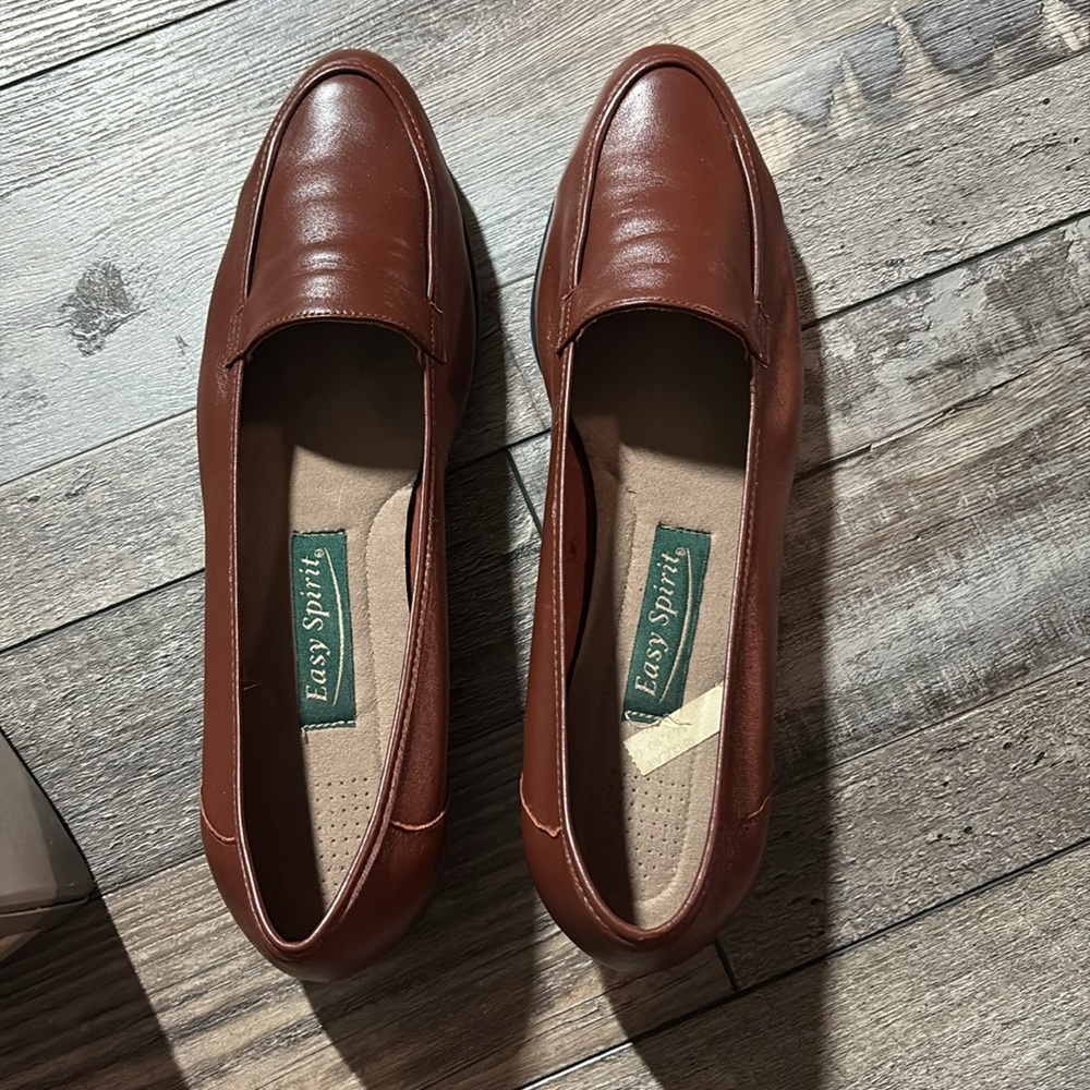 Easy Spirit Women's Brown Loafers in great shape